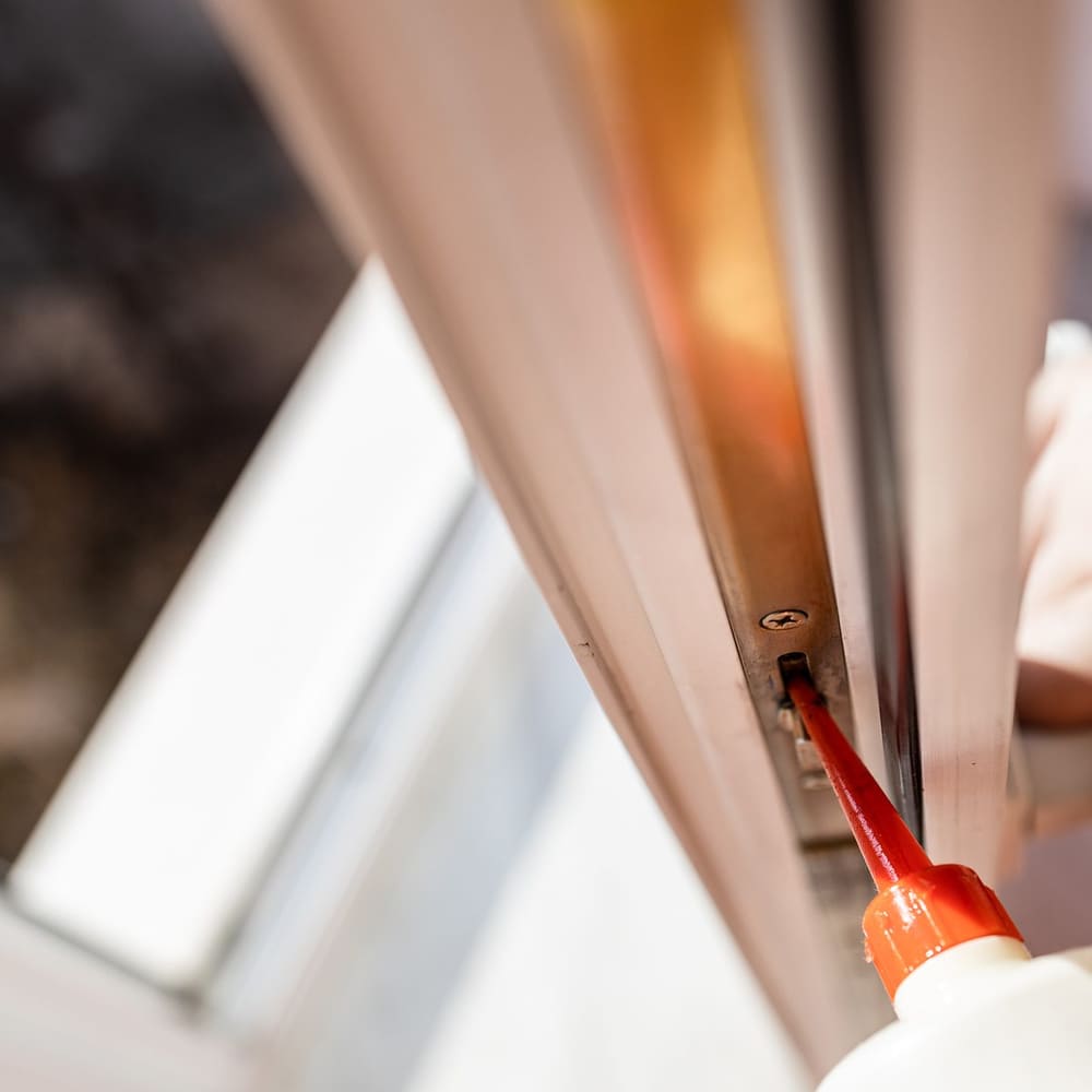 Abdichtung eines Fensterrahmens mit der Kartuschenpistole